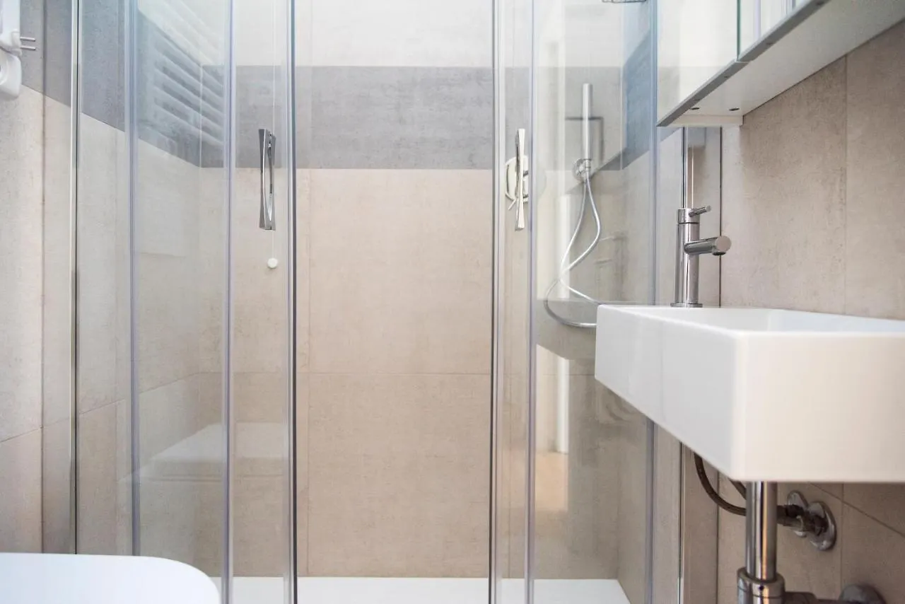 Modern 1 Bedroom Flat Metro Stop Milan Apartment